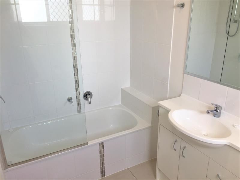 6 Rosebrook Place, Gracemere QLD 4702